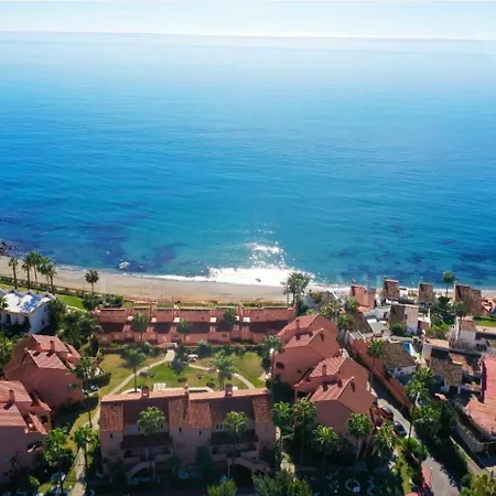Appartement No1 - Beachfront Estepona, Close To Port, 2 Bedroom, 2 Bathroom, Sleeps 5 Estepona