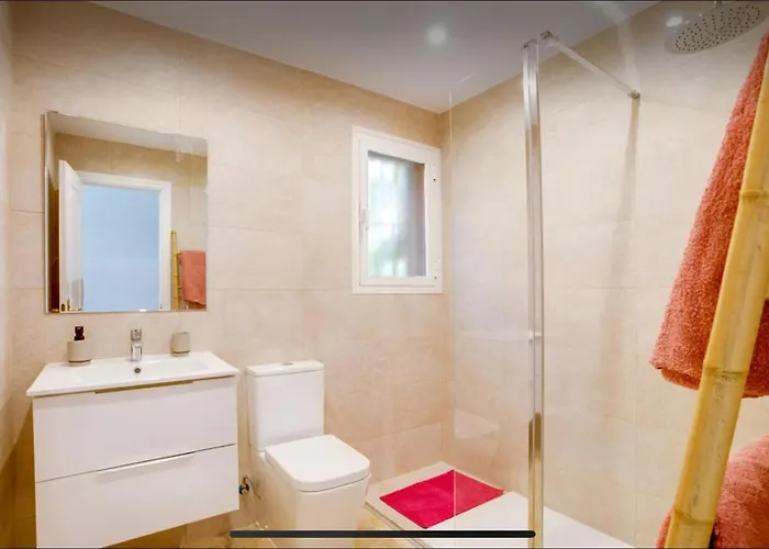 Διαμέρισμα No1 - Beachfront Estepona, Close To Port, 2 Bedroom, 2 Bathroom, Sleeps 5 *