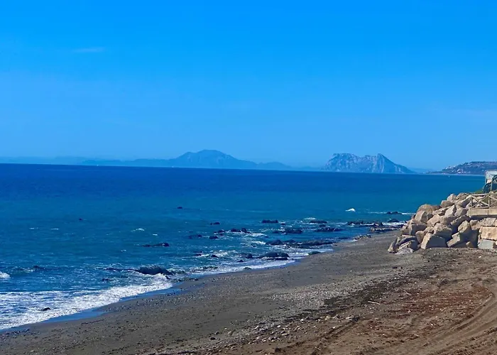 No1 - Beachfront Estepona, Close To Port, 2 Bedroom, 2 Bathroom, Sleeps 5 * Εστεπόνα