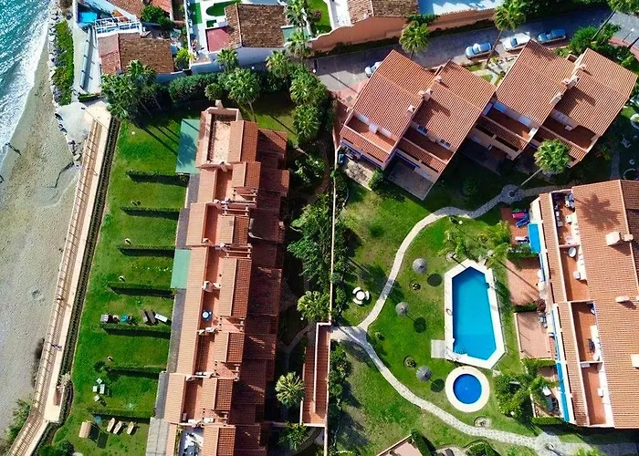 No1 - Beachfront Estepona, Close To Port, 2 Bedroom, 2 Bathroom, Sleeps 5 Εστεπόνα