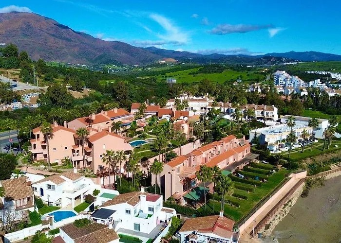 No1 - Beachfront Estepona, Close To Port, 2 Bedroom, 2 Bathroom, Sleeps 5 *