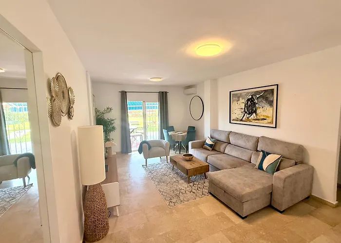 Διαμέρισμα No1 - Beachfront Estepona, Close To Port, 2 Bedroom, 2 Bathroom, Sleeps 5 *