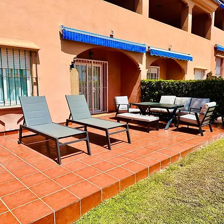 Apartament No1 - Beachfront Estepona, Close To Port, 2 Bedroom, 2 Bathroom, Sleeps 5 *