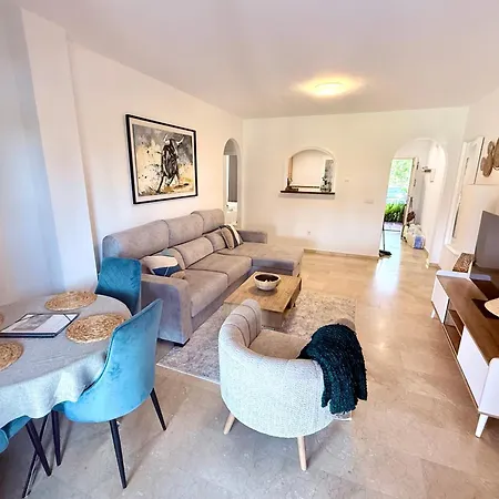 Appartement No1 - Beachfront Estepona, Close To Port, 2 Bedroom, 2 Bathroom, Sleeps 5