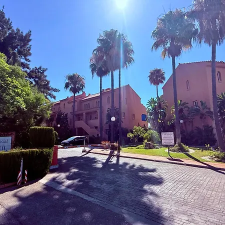 Apartman No1 - Beachfront Estepona, Close To Port, 2 Bedroom, 2 Bathroom, Sleeps 5 Estepona