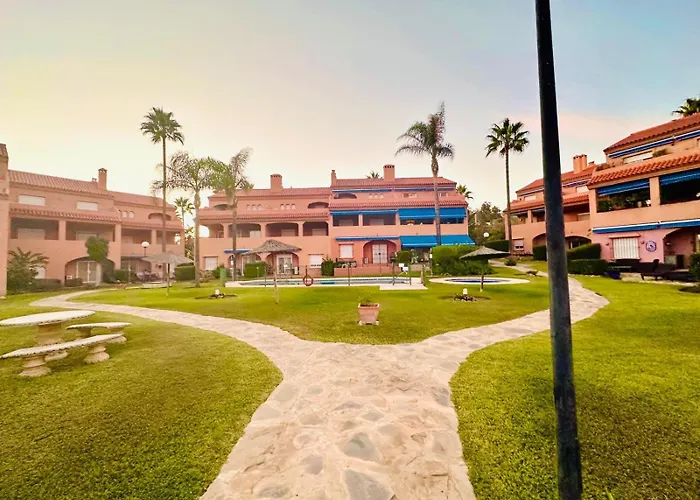 No1 - Beachfront Estepona, Close To Port, 2 Bedroom, 2 Bathroom, Sleeps 5 Эстепона