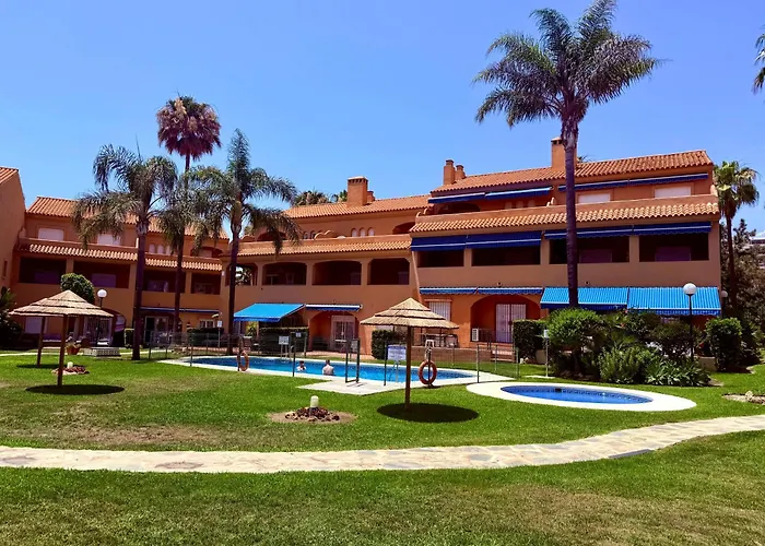 No1 - Beachfront Estepona, Close To Port, 2 Bedroom, 2 Bathroom, Sleeps 5 *