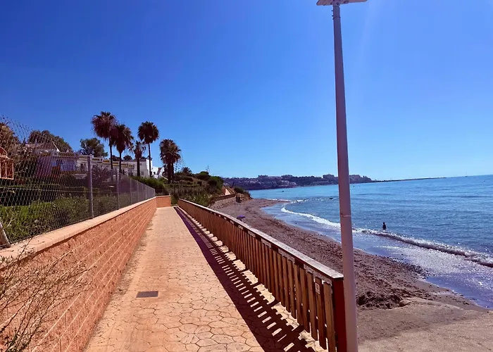 No1 - Beachfront Estepona, Close To Port, 2 Bedroom, 2 Bathroom, Sleeps 5