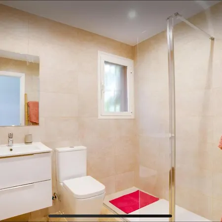 Апартаменти No1 - Beachfront Estepona, Close To Port, 2 Bedroom, 2 Bathroom, Sleeps 5 *