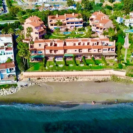 Апартаменти No1 - Beachfront Estepona, Close To Port, 2 Bedroom, 2 Bathroom, Sleeps 5 Естепона